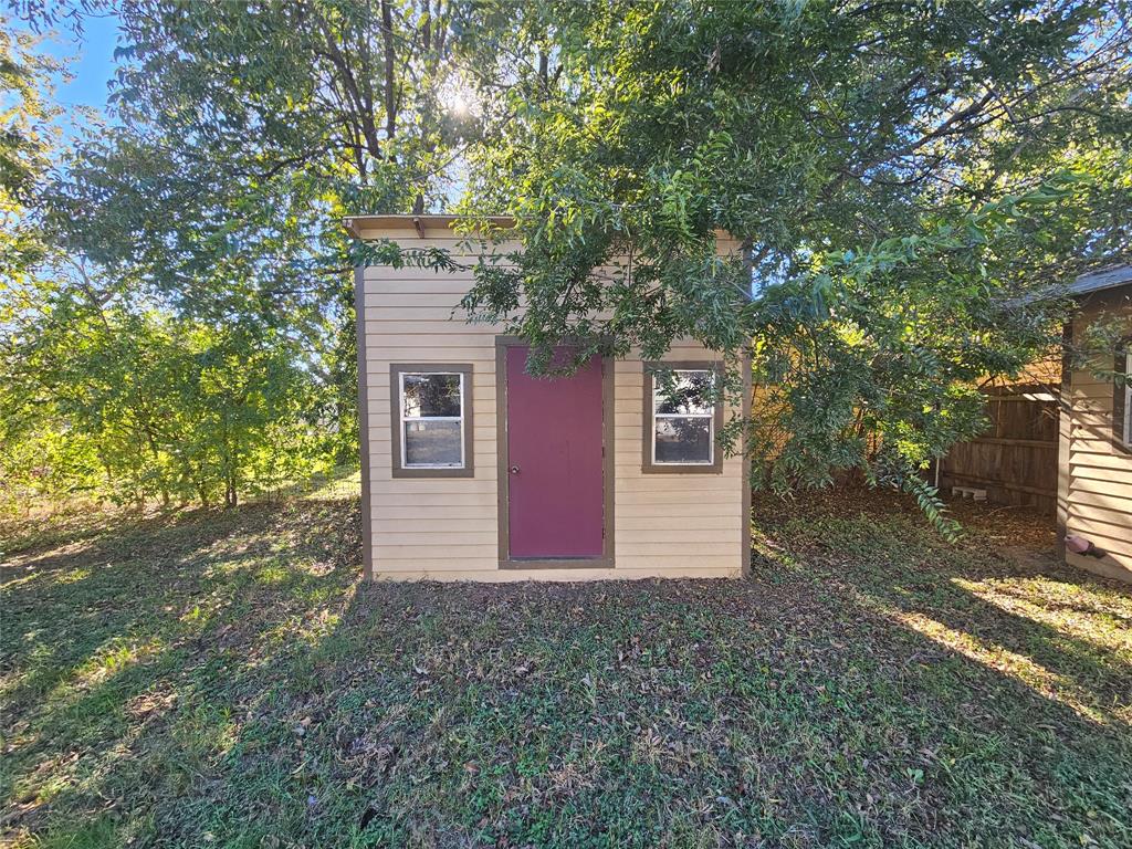 2104 Avenue Property Photo 25