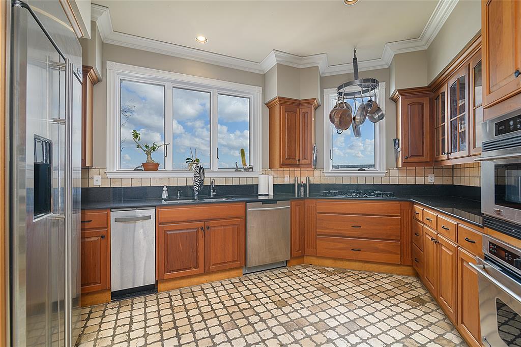 7 Lake Point Place Property Photo 7