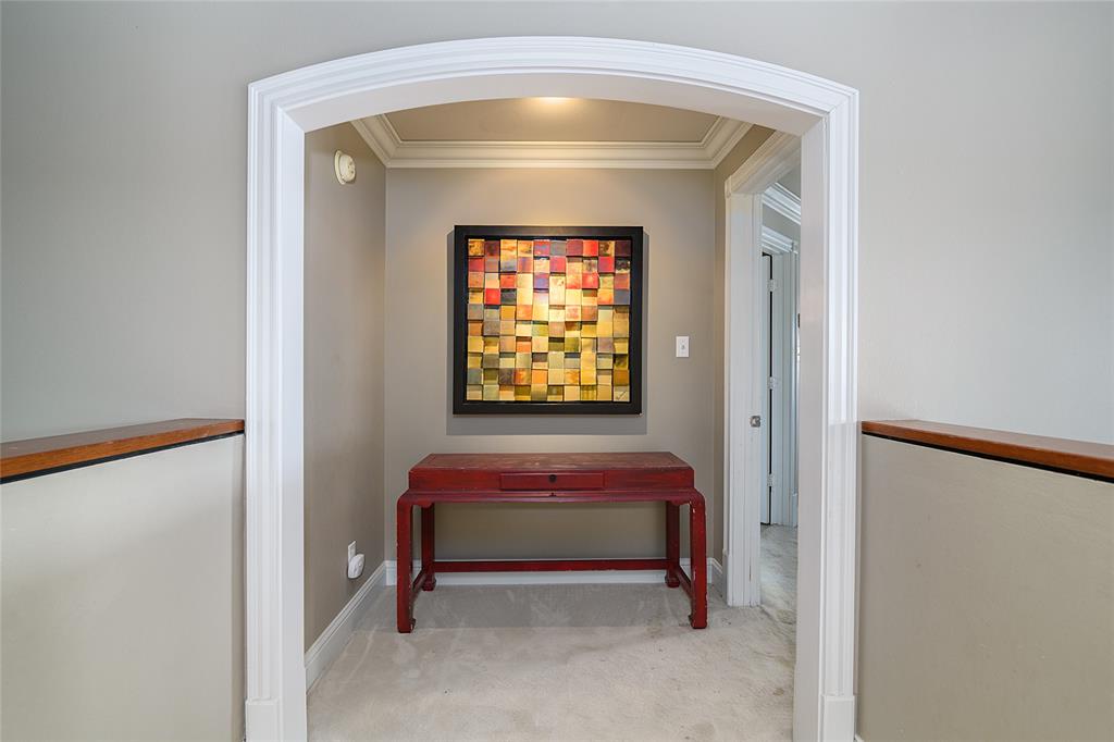 7 Lake Point Place Property Photo 8