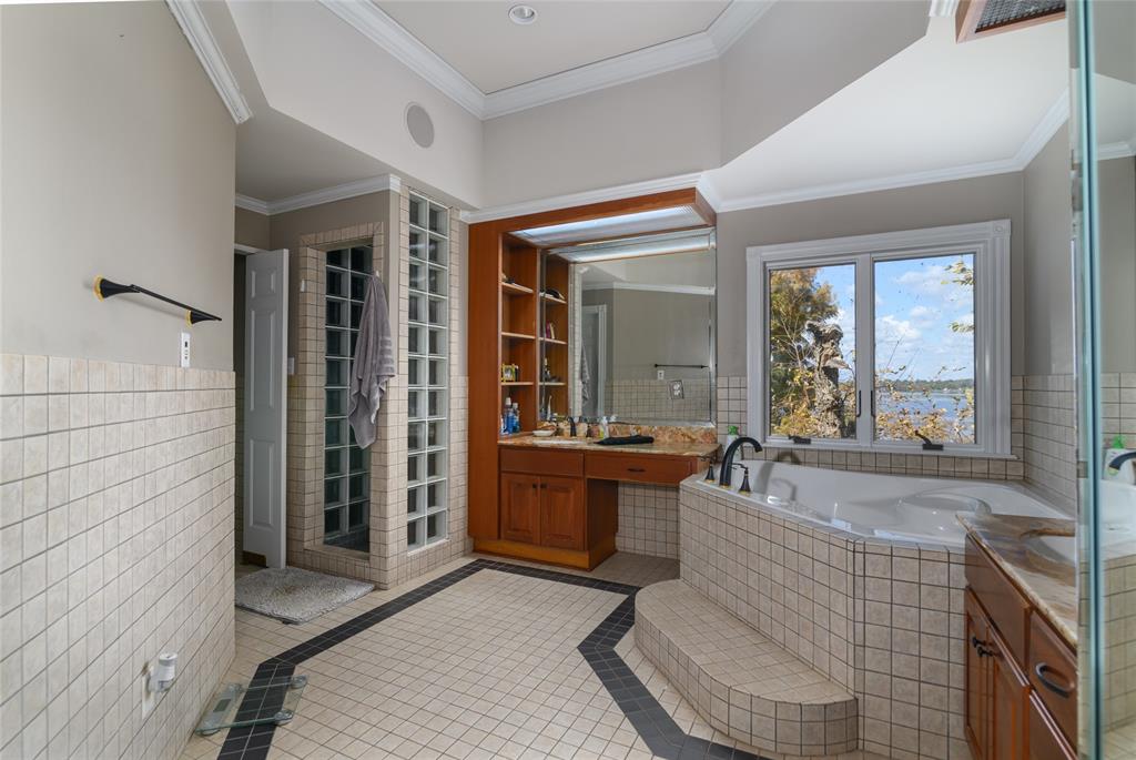 7 Lake Point Place Property Photo 14