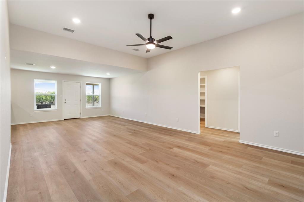 811 Bella Boulevard Property Photo 3