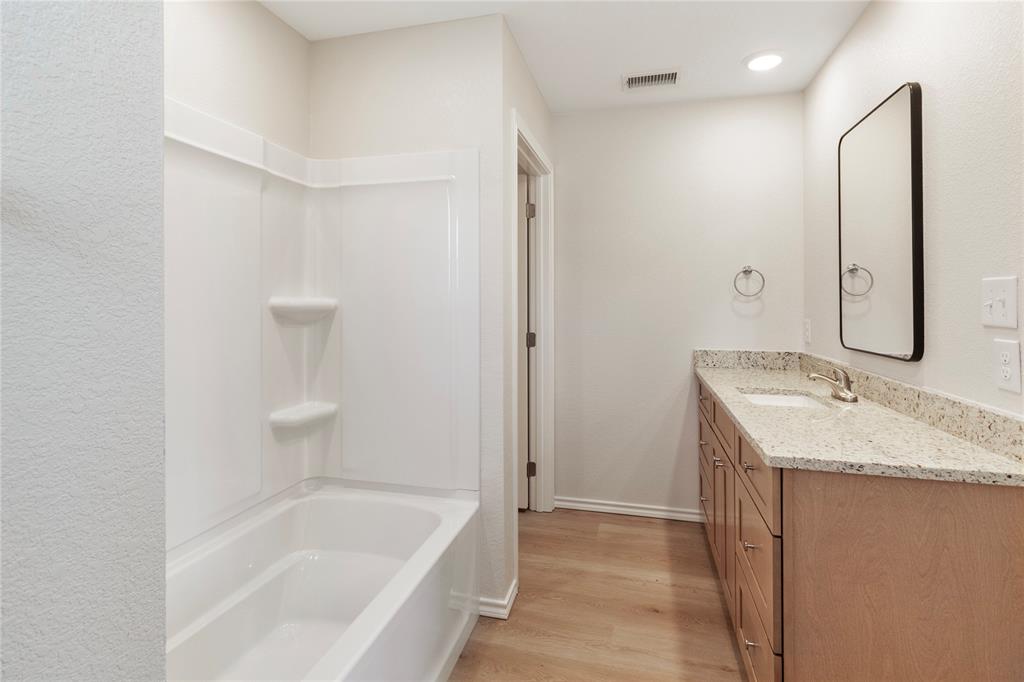 811 Bella Boulevard Property Photo 10