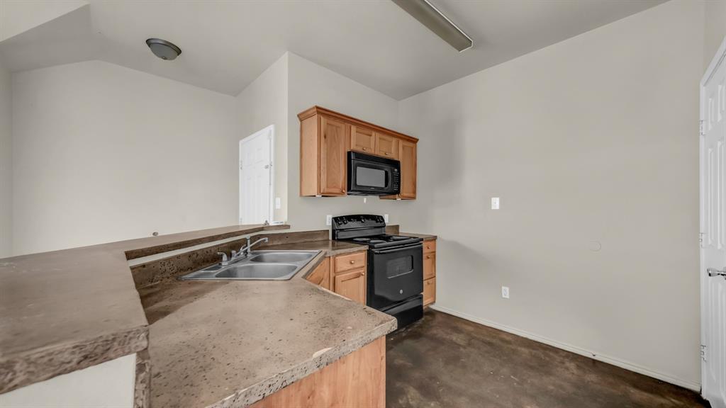 141 Lindas Creek Lane Property Photo 2