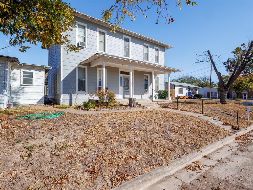 702 Avenue B Property Photo 1