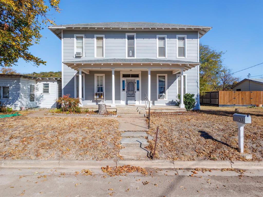 702 Avenue B Property Photo 3