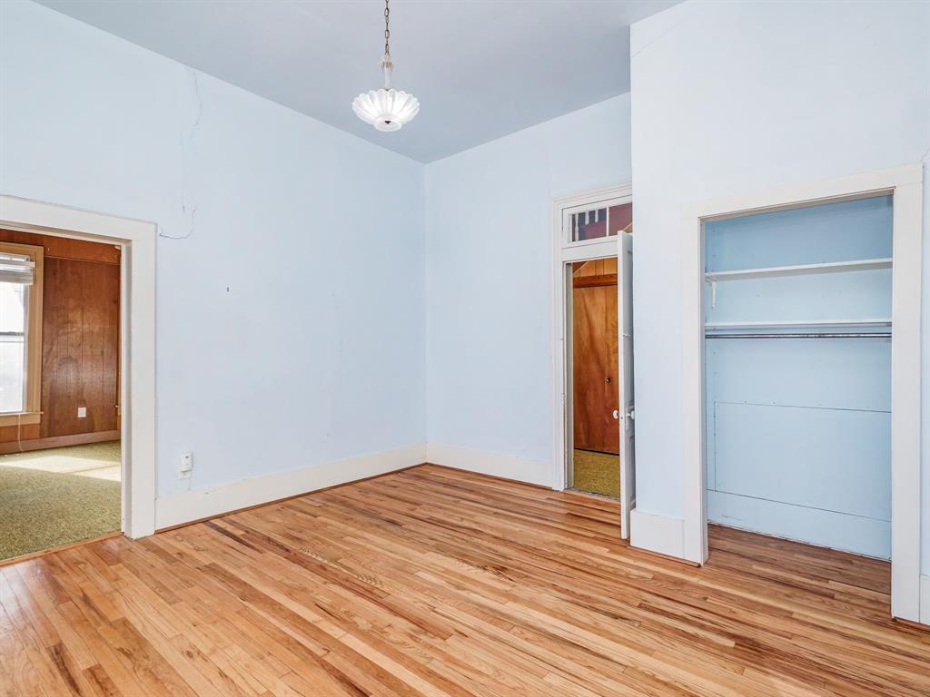 702 Avenue B Property Photo 9