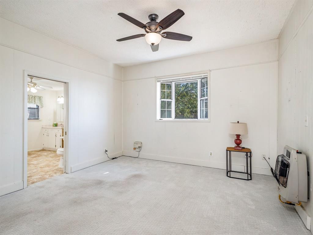 702 Avenue B Property Photo 15