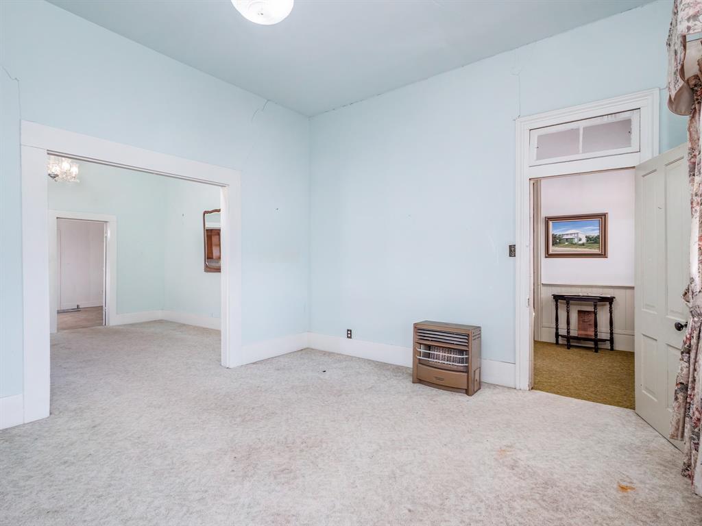 702 Avenue B Property Photo 16
