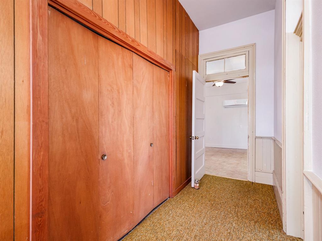 702 Avenue B Property Photo 19