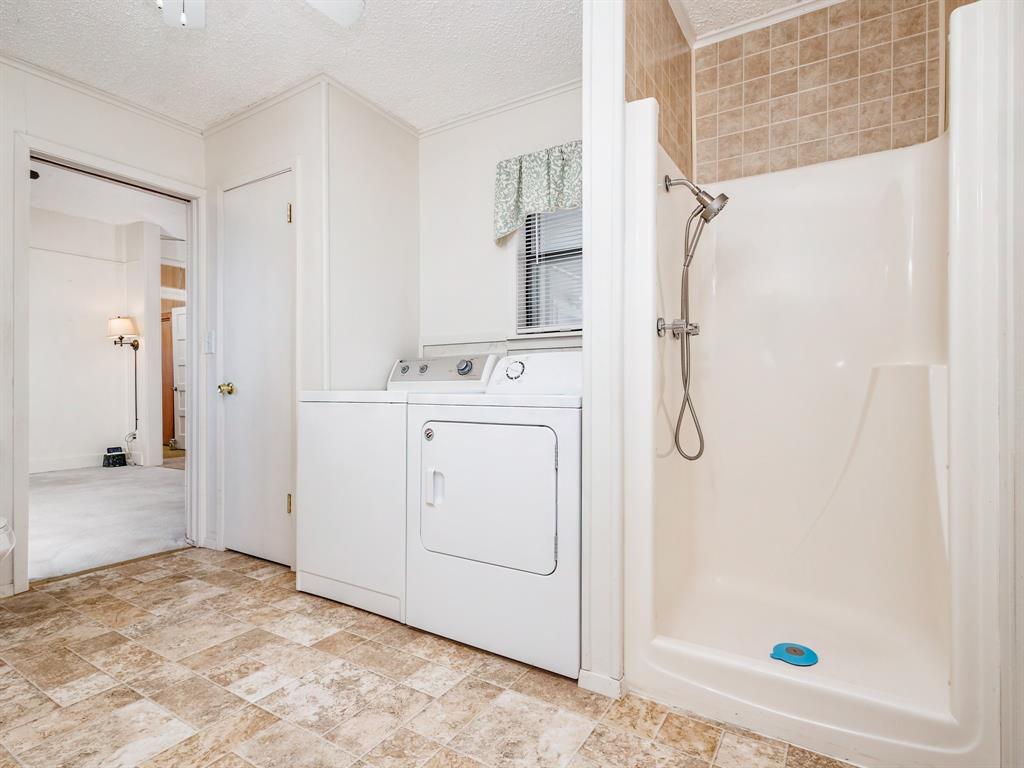 702 Avenue B Property Photo 22