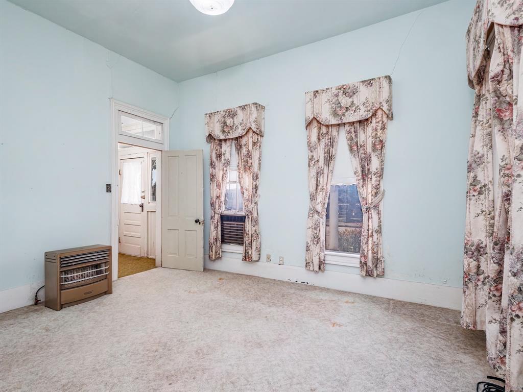 702 Avenue B Property Photo 24
