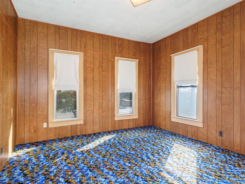 702 Avenue B Property Photo 25