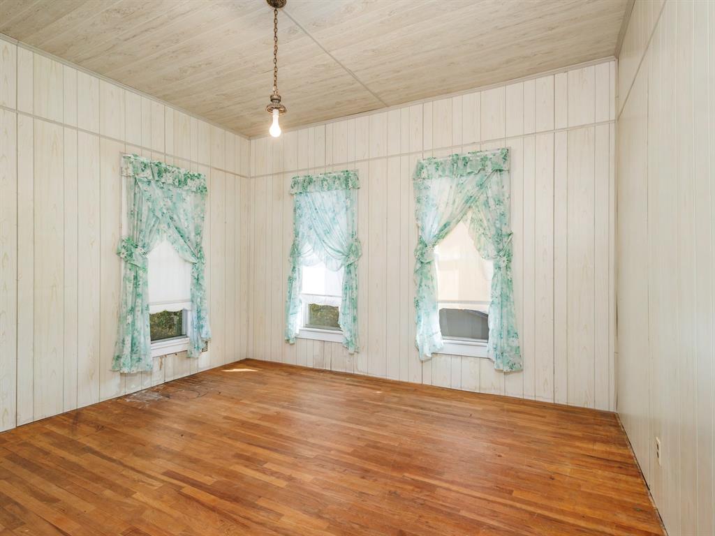 702 Avenue B Property Photo 27