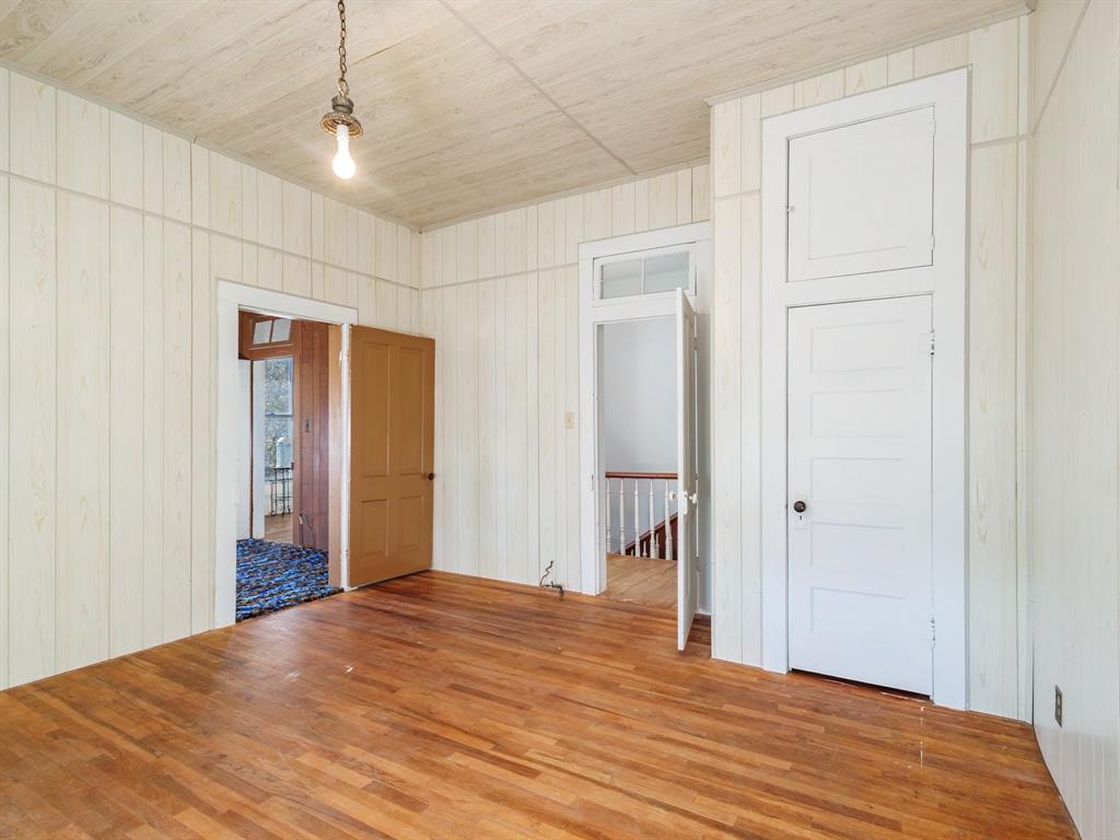 702 Avenue B Property Photo 28