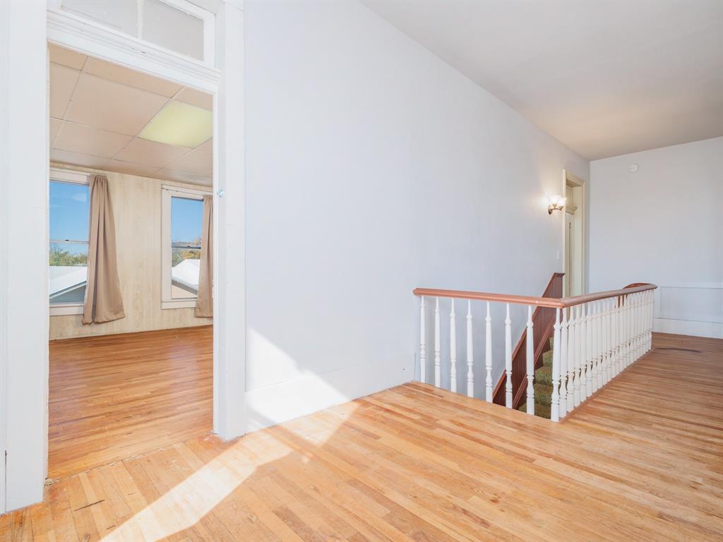 702 Avenue B Property Photo 30
