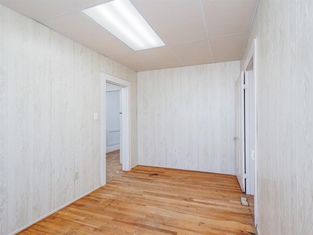 702 Avenue B Property Photo 31