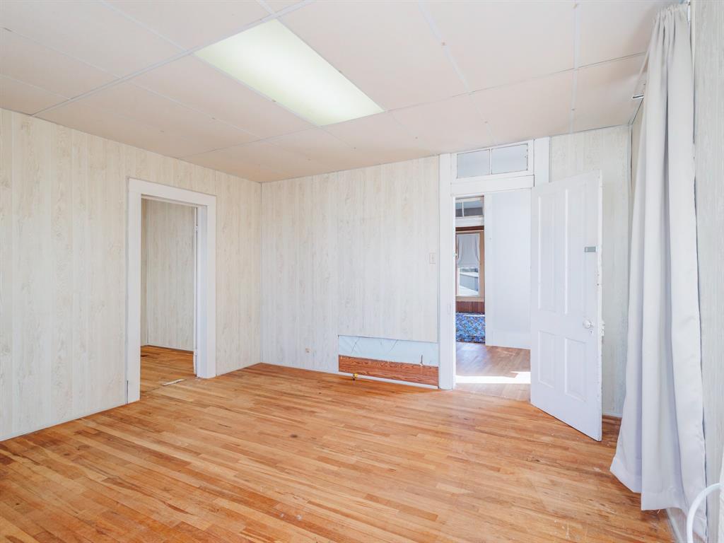 702 Avenue B Property Photo 32