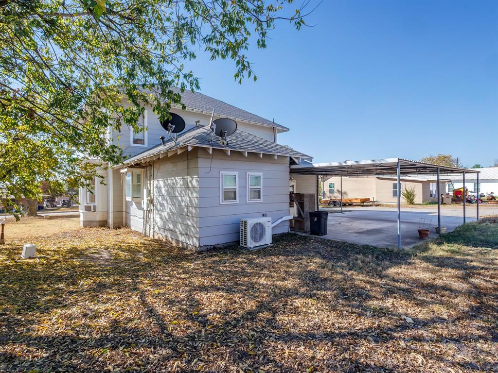 702 Avenue B Property Photo 35