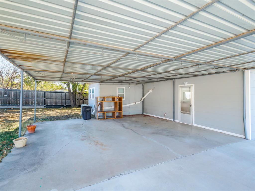 702 Avenue B Property Photo 37