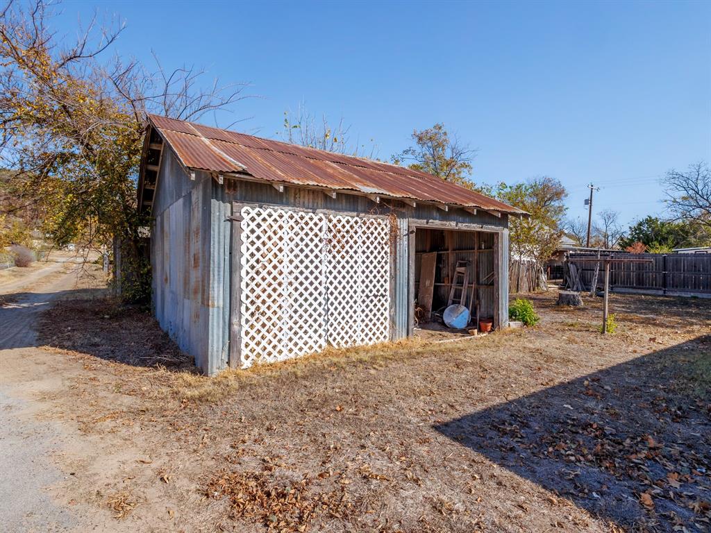 702 Avenue B Property Photo 39