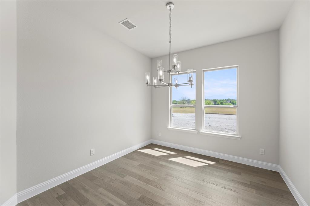 708 Splendor Property Photo 7
