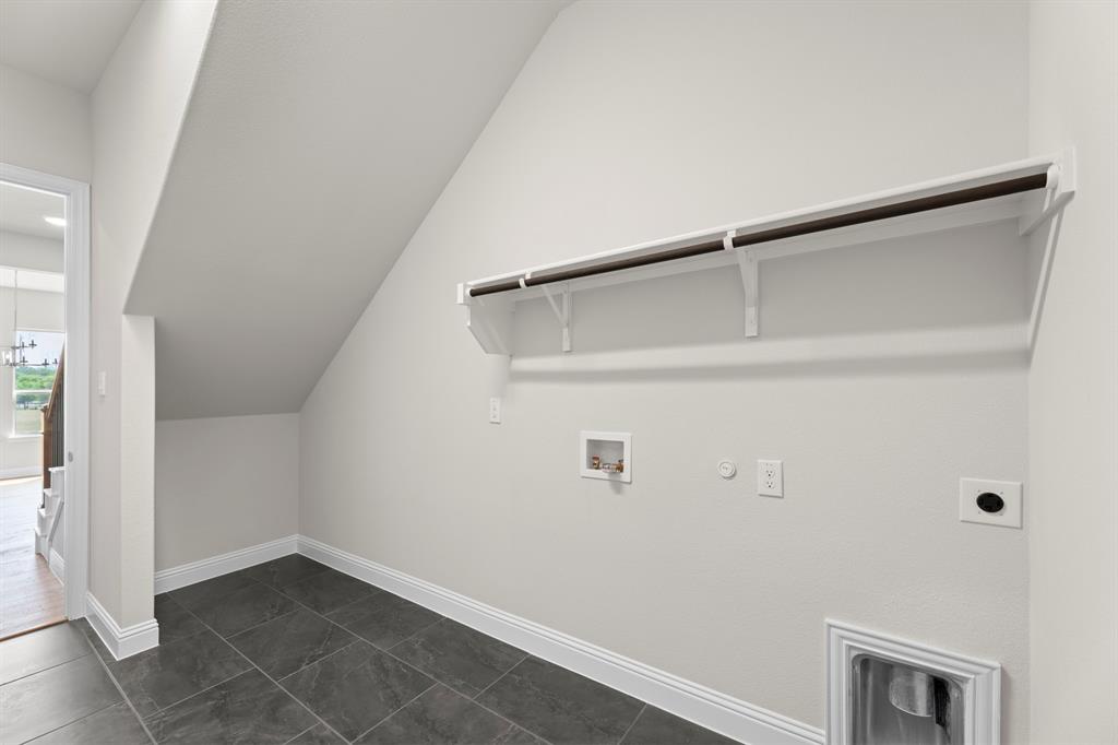 708 Splendor Property Photo 9
