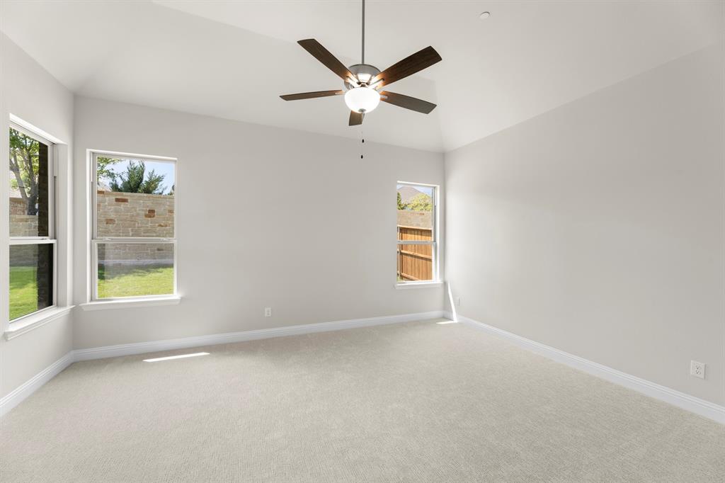 708 Splendor Property Photo 17