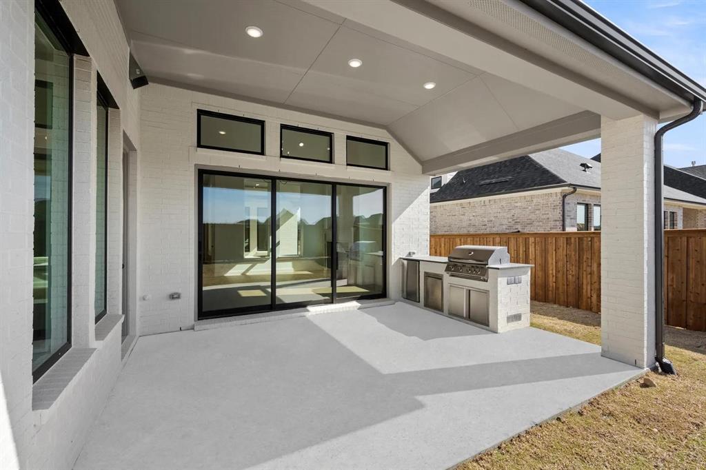 4728 Hawthorn Hills Lane Property Photo 8