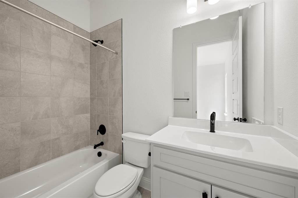 4728 Hawthorn Hills Lane Property Photo 15