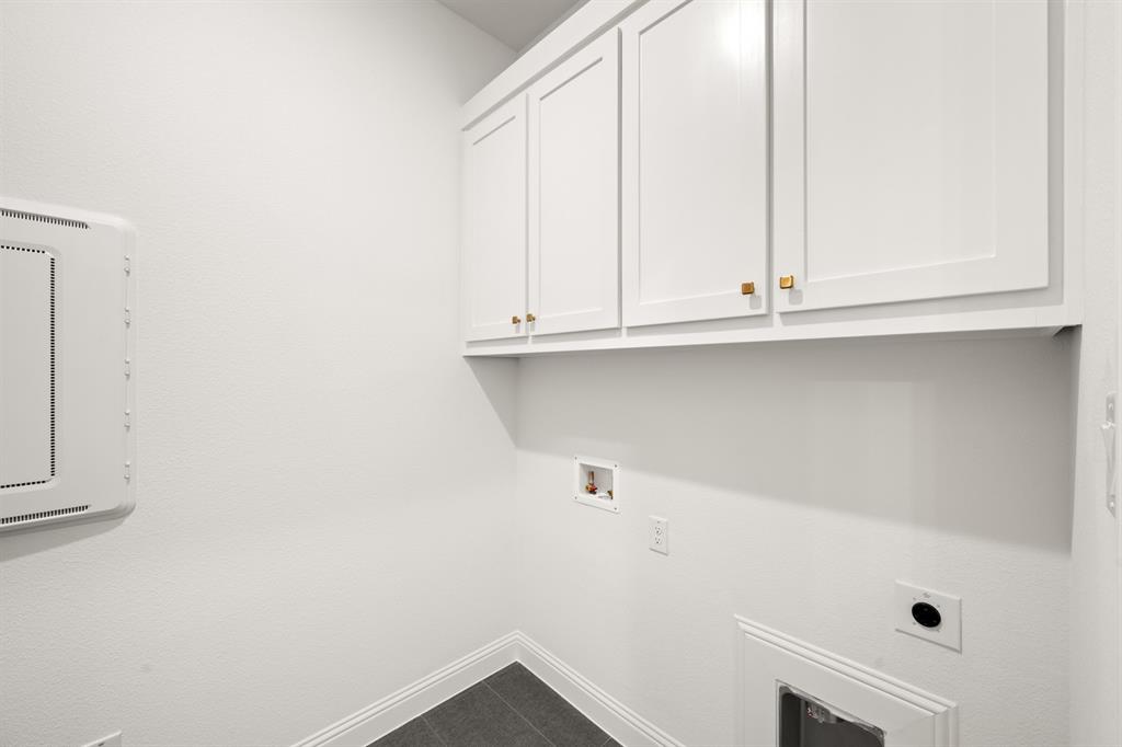 4728 Hawthorn Hills Lane Property Photo 17