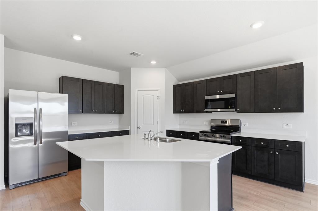 1905 Reveille Way Property Photo 4
