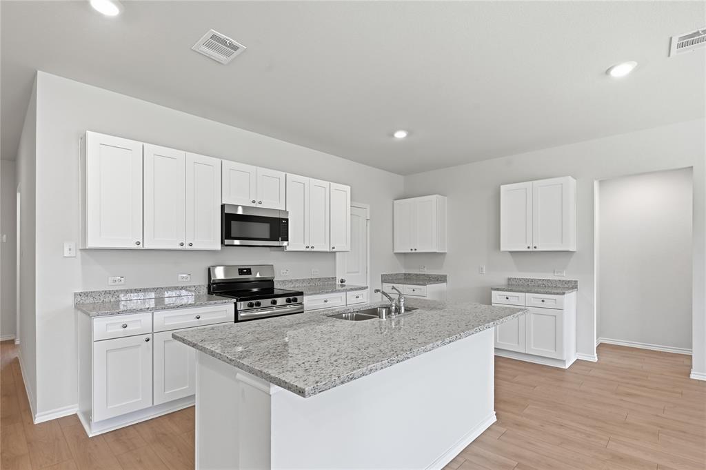 1907 Reveille Way Property Photo 3