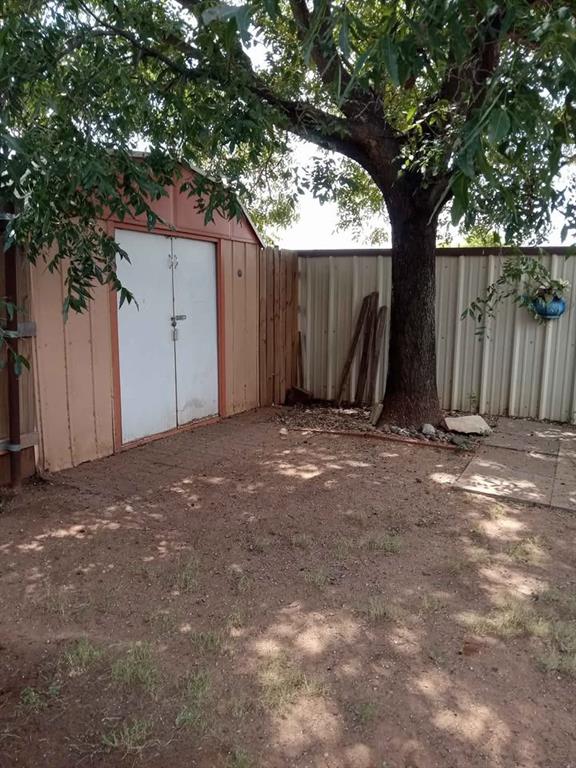408 E Johnston Street Property Photo 9