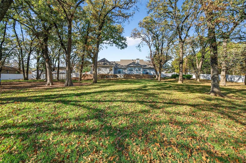 380 Crescent Drive Property Photo 2