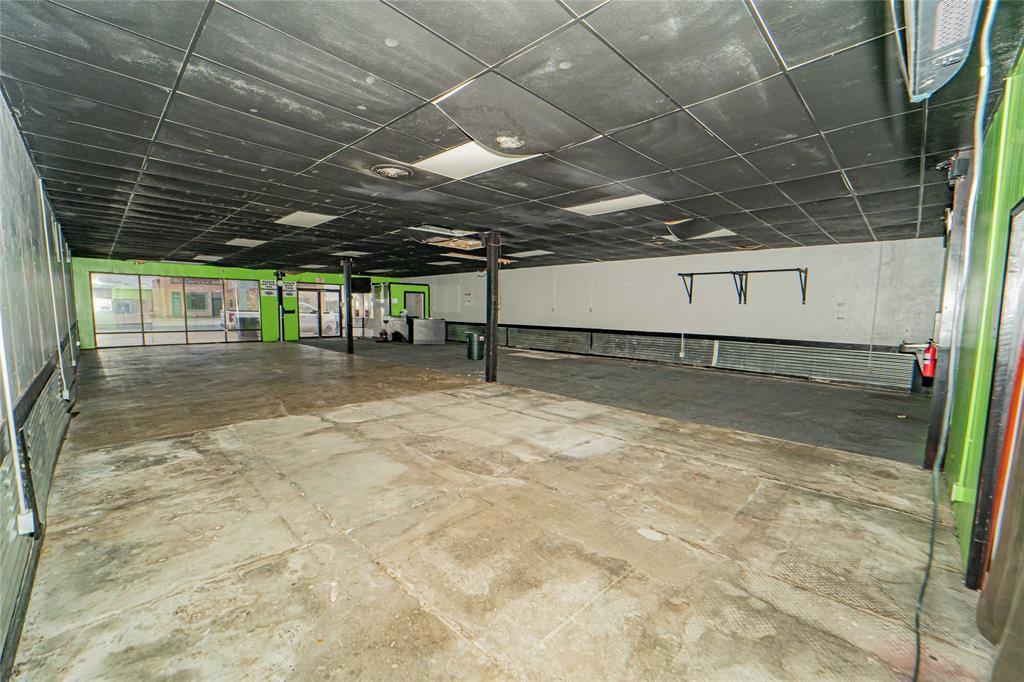 220 E Walker Street Property Photo 11