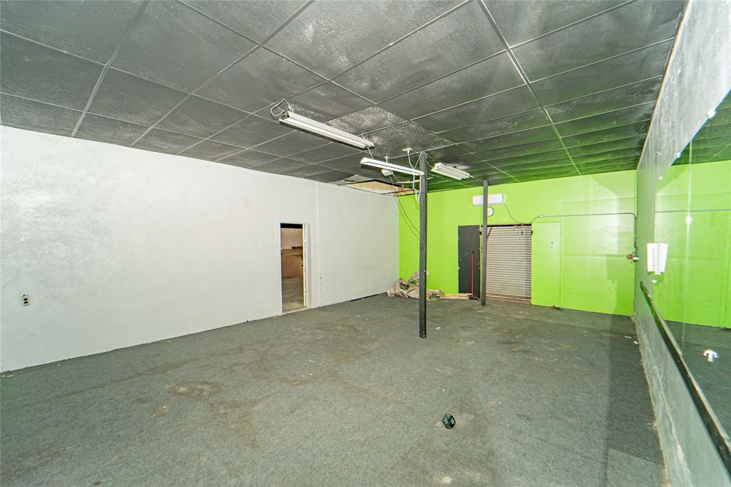 220 E Walker Street Property Photo 14