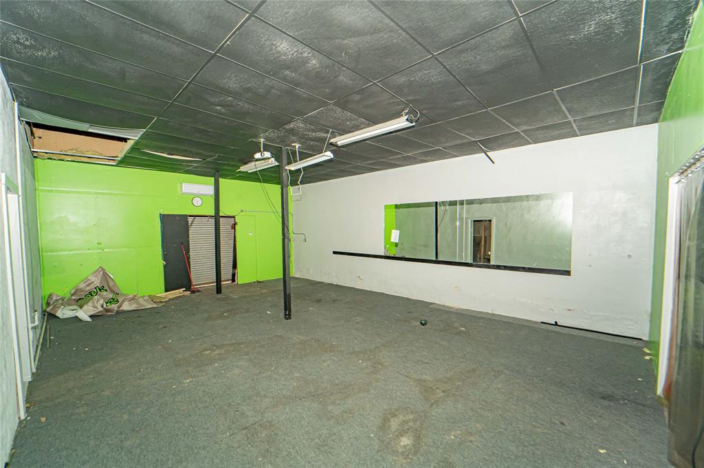 220 E Walker Street Property Photo 15