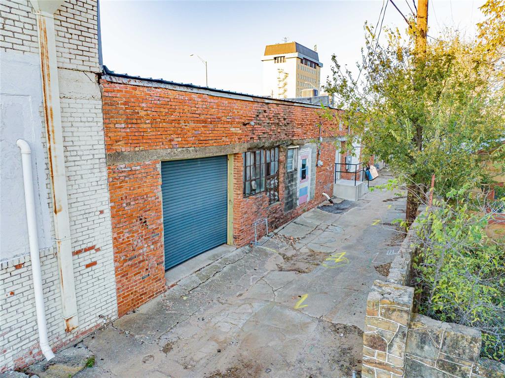 220 E Walker Street Property Photo 19