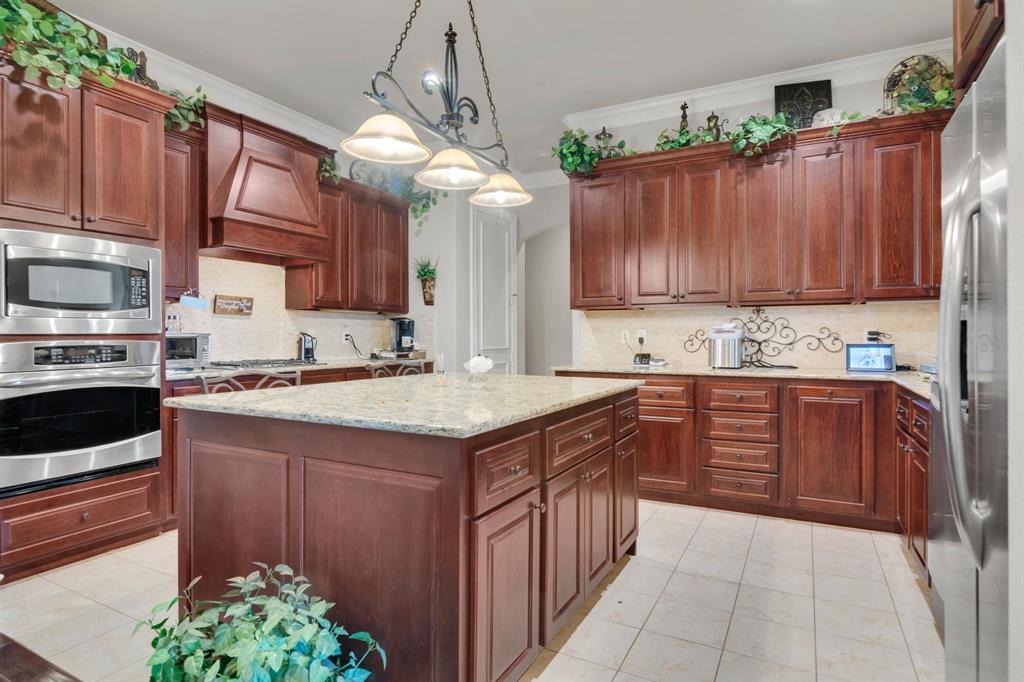 332 Watermere Drive Property Photo 15