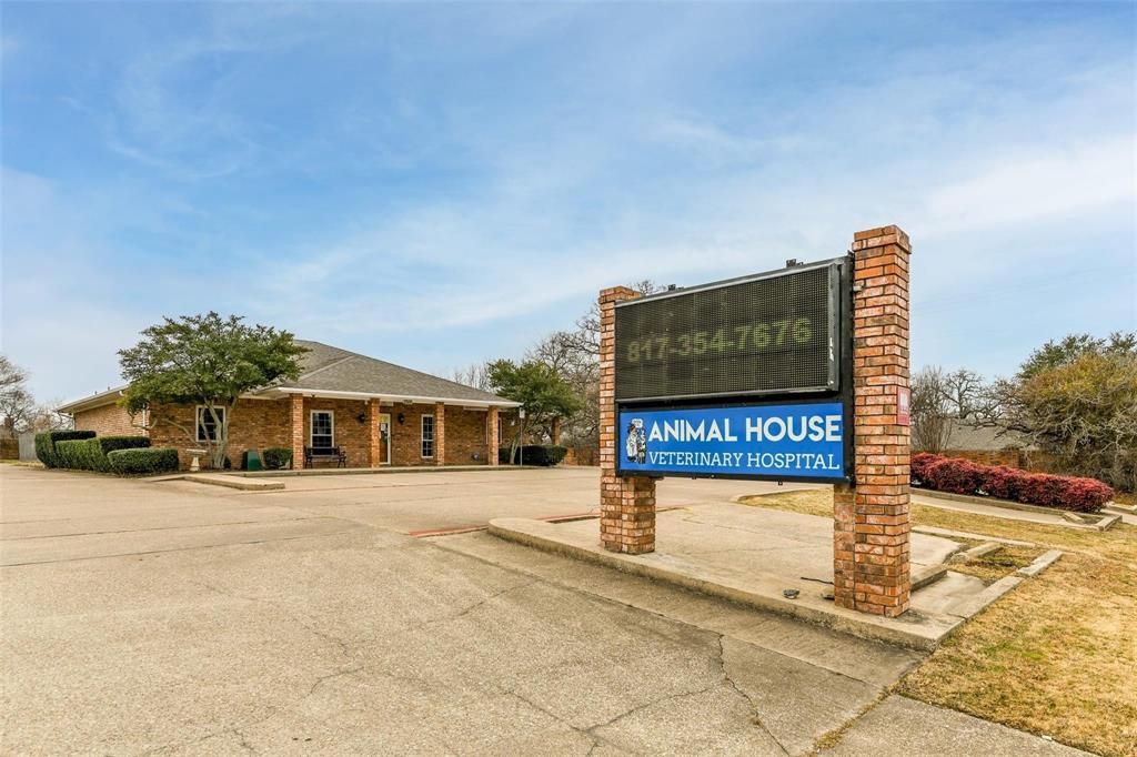 2500 Harwood Road Property Photo 4