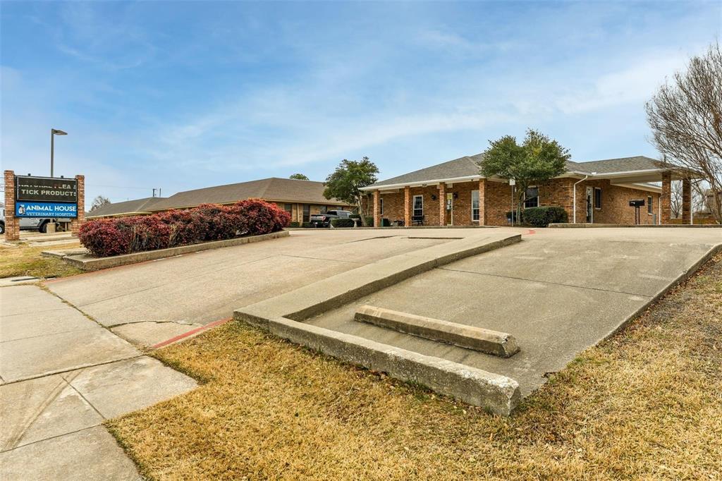 2500 Harwood Road Property Photo 6