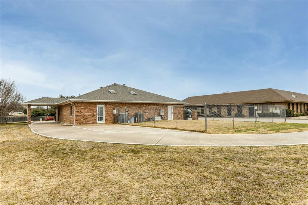 2500 Harwood Road Property Photo 8