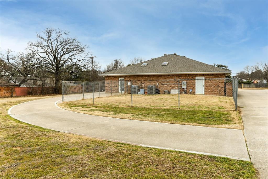 2500 Harwood Road Property Photo 9