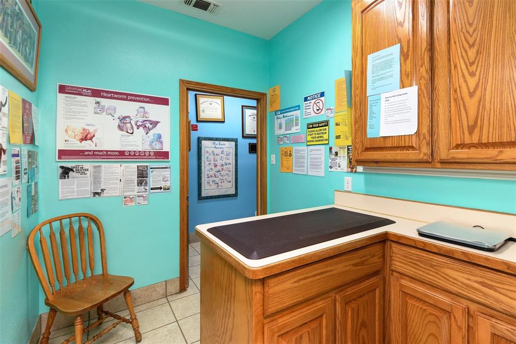 2500 Harwood Road Property Photo 13