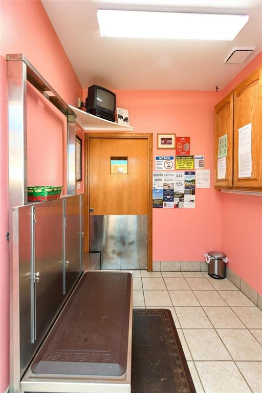2500 Harwood Road Property Photo 16