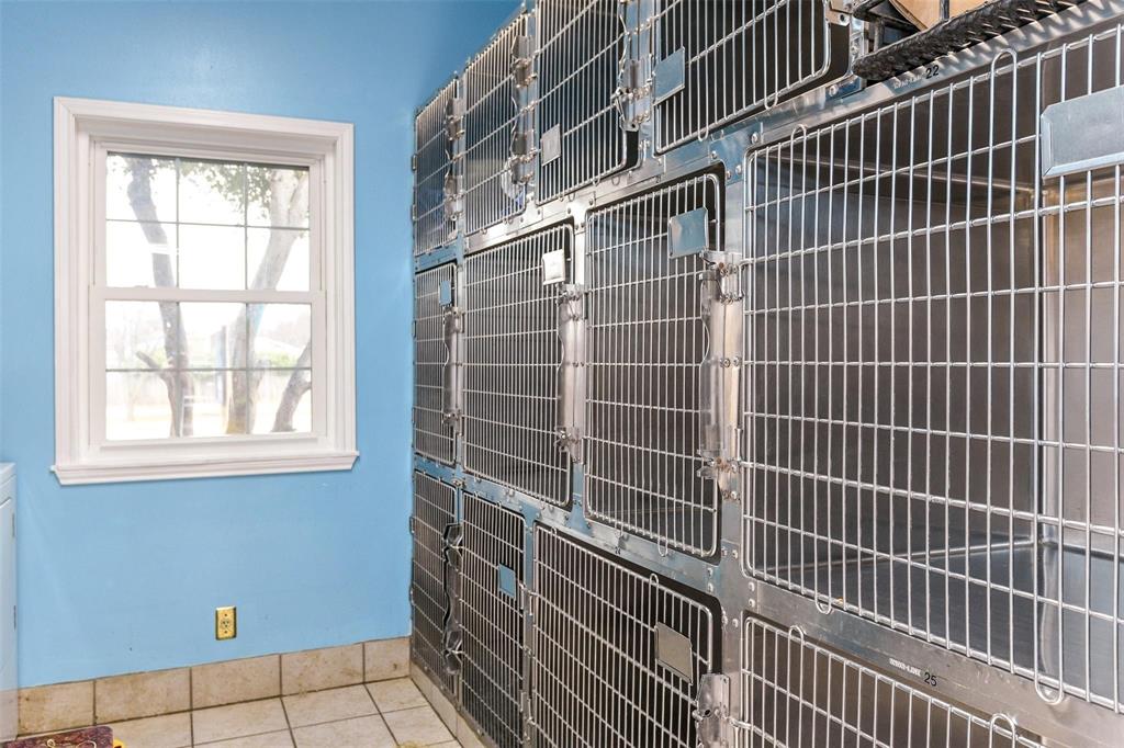 2500 Harwood Road Property Photo 19