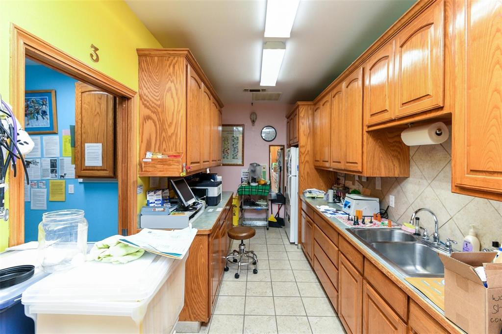 2500 Harwood Road Property Photo 20