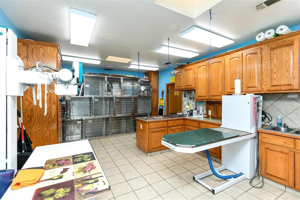 2500 Harwood Road Property Photo 21