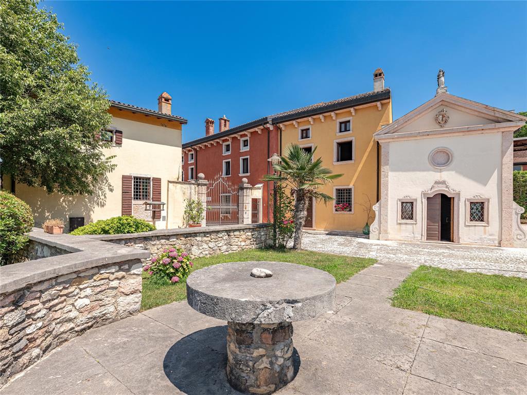 Località 2 Via Pavarana Property Photo 10