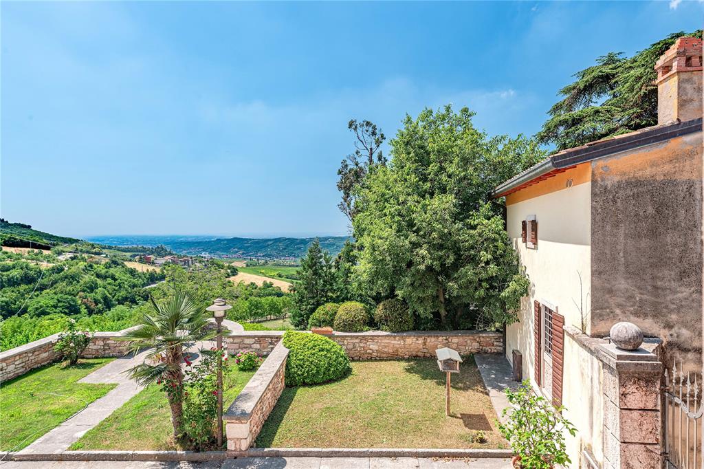 Località 2 Via Pavarana Property Photo 25